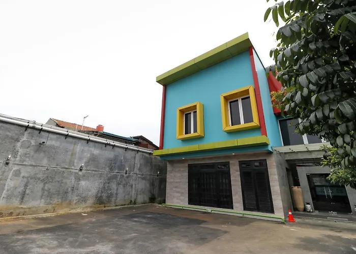 RedDoorz Plus near Halim Perdanakusuma 2 Jakarta